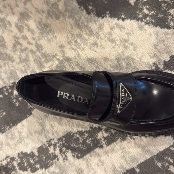 Prada - Brushed leather loafers
Just like new, only wore once. 100% Authentic - Picture 6 of 10